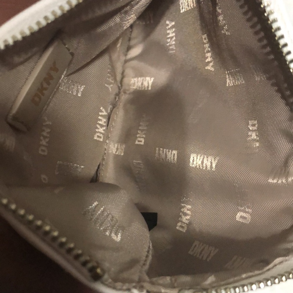 DKNY Leather Convertible Wristlet - White NWOT Retail $45 - Picture 6 of 6